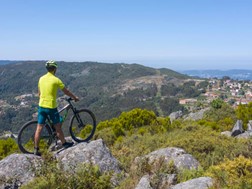 E-bikes a caminho das quatro serras das Montanhas Mágicas - Um desafio para 3 dias entre 8 e 10 de Junho