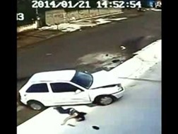 Avó e neto escapam ilesos a atropelamento