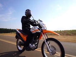 Veja como funcionam os novos freios combinados da Honda Bros 160 de 2018