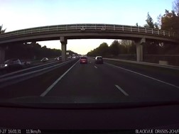 Piloto automático da Tesla antecipa acidente e trava automóvel em segurança