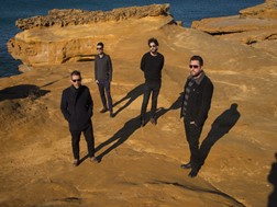 Pedro e os Lobos apresentam "Corro com o Vento"