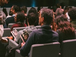 Programa VEM: acompanhamento gratuito porta a porta para quem não deixou de gostar de teatro, mas deixou de conseguir lá chegar sem companhia