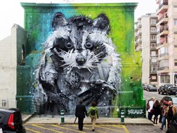 Guaxinão / © Bordalo II in "Pânico, Drama, Terror" - Galeria Arte Periférica-CCB