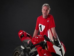 Video - "King" Carl Fogarty fala sobre a Ducati Panigale V4 25º Anniversario 916