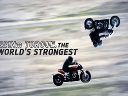 Veja as novas Triumph Rocket 3 R e GT em ação num vídeo espetacular!