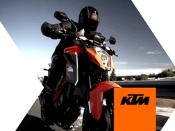 KTM 1290 Super Duke R em acção