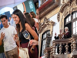 Vindouro volta a reunir vinho, história e música em S. João da Pesqueira - Rui Veloso, Carolina Deslandes e Richie Campbell são cabeças de cartaz, entre 4 e 6 de setembro