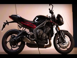 Vídeo - Fique a conhecer os detalhes da nova Triumph Street Triple R