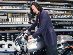 Keanu Reeves mostra-nos a sua coleção de motos