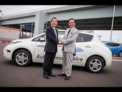 Automóvel de condução automática da Nissan estreia-se em auto-estrada japonesa