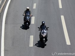 Comparativo Honda Integra 750 e Yamaha TMAX 530 em Imagens