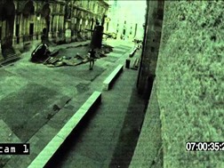 Submarino emerge em plena Via dei Mercanti em Milão