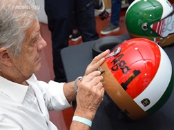 Giacomo Agostini na Moto Ponto D Store Dainese
