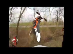 Perspectiva de um Motociclista Voando Pelos Ares