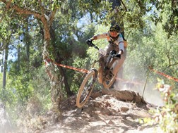 Enduro e ciclismo de formação marcam o fim de semana