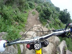 Arrepiante descida de Downhill