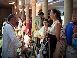 Universo do Vinho Verde Amarante regressa de 24 a 26 de julho com vinho, gastronomia, cultura e animação  - Maria Eulália de Macedo inspira a edição 2026 do UVVA