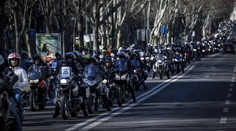 Motos ficam livres em definitivo da inspeção e vão poder circular nos corredores reservados aos transportes públicos - Os diplomas foram já publicados em Diário da República. Os motociclos não vão ter de ir à inspeção. E vão poder circular nas faixas BUS.