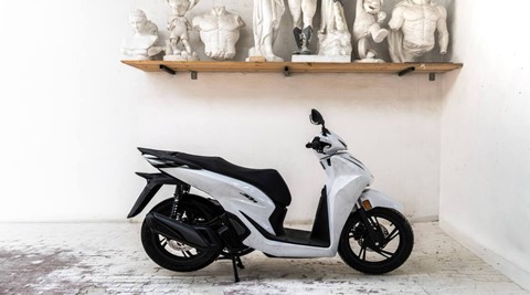 A Honda celebra 25 anos da SH125i com a SH Marmo e o 'Hanami': Dois projetos especiais que exploram sustentabilidade e design