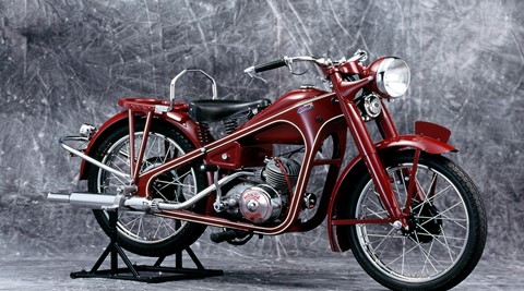 A Honda comemora a produção de 400 milhões de motos - Setenta anos após a primeira Dream D-Type ter saído das linhas de produção da fábrica em 1949, a Honda celebra agora o 70º aniversário da produção de motos.