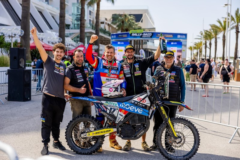 Pedro Bianchi Prata faz história no Rally-Raid Portugal aos comandos de moto elétrica