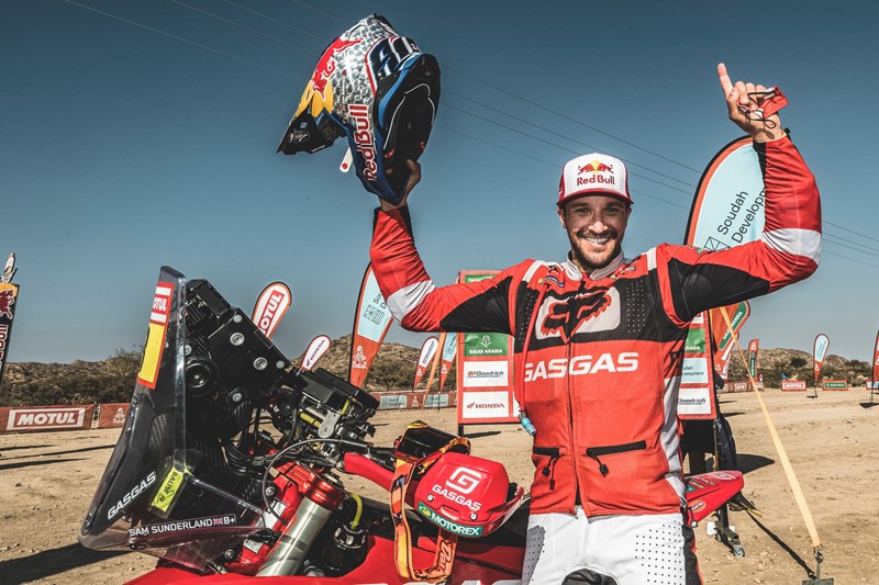 Sam Sunderland tenta bater recorde mundial de volta ao mundo em moto