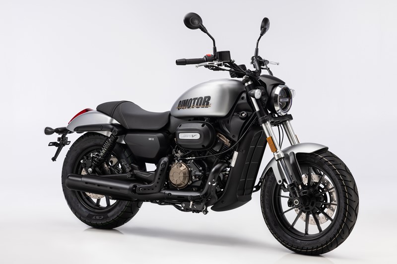 QJ Motor facilita acesso à gama 125cc com oferta da matrícula