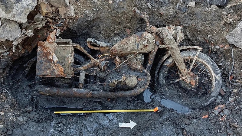 Descida do nível do Rio Danúbio revela moto DKW NZ 350-1, da Segunda Guerra Mundial
