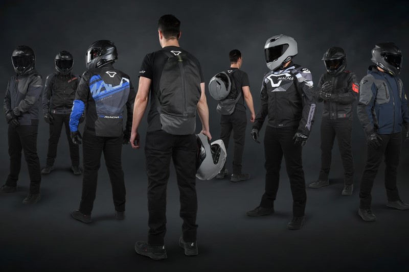 Nova tecnologia permite transformar casaco de motociclista em mochila em segundos