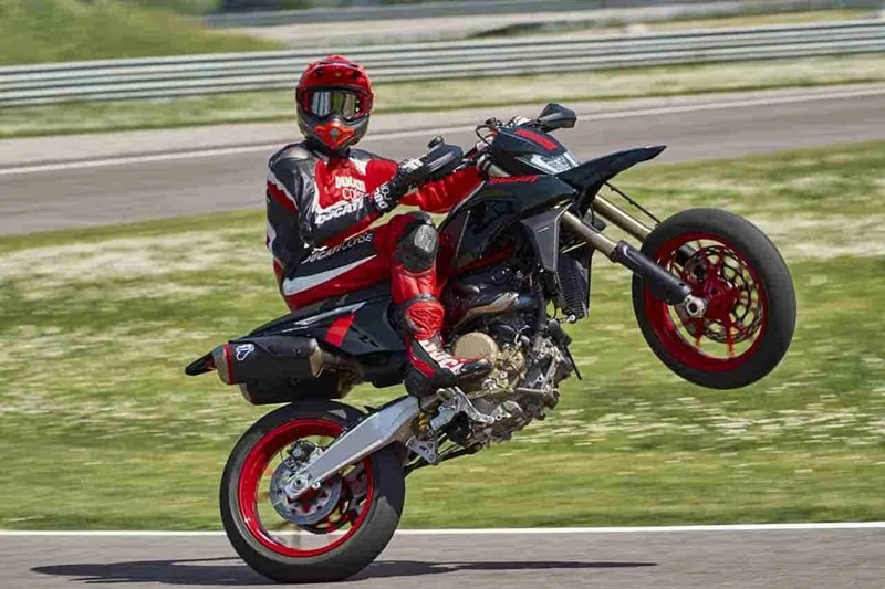 Ducati apresenta a radical Hypermotard 698 Mono Nera
