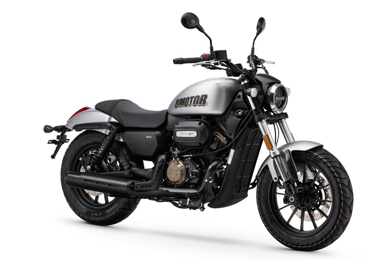 QJ Motor oferece matrícula na compra de modelos 125cc até ao final de junho