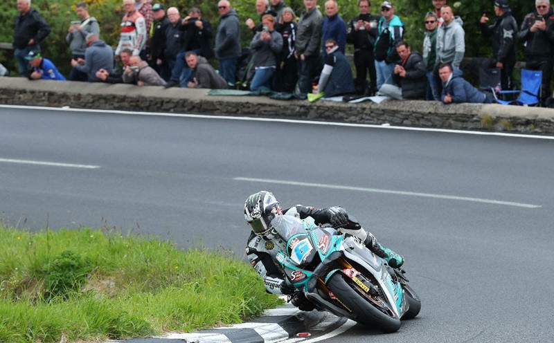 Michael Dunlop venceu hoje a corrida de Superbikes na Ilha de Man