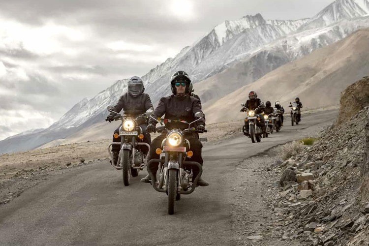 Royal Enfield lança festival de aventura nos Himalaias e abre inscrições para edição de 2026