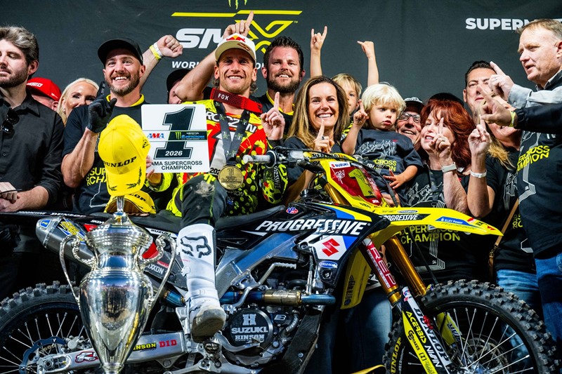 Suzuki RM-Z450 vence o AMA Supercross 2026 com o piloto Ken Roczen