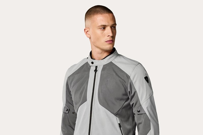 REV'IT! reforça gama urbana com novo blusão ventilado e impermeável Torque 3 H2O