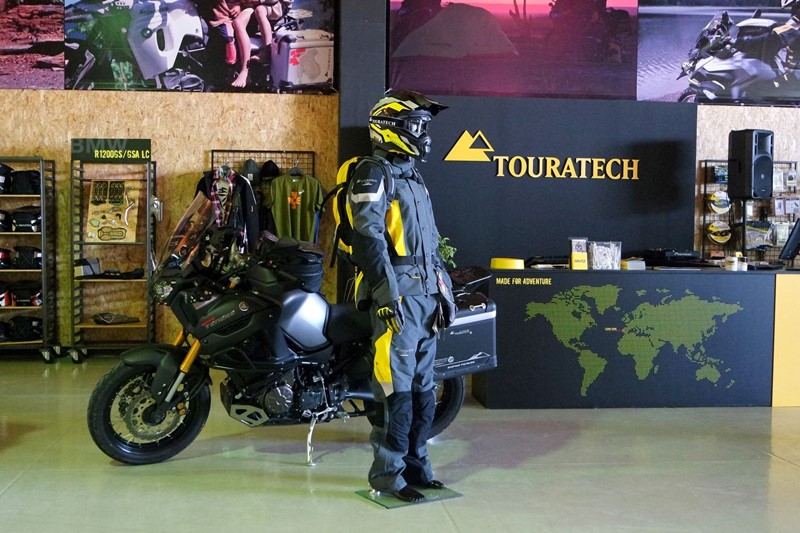 Longitude 009 muda de espaço e faz liquidação "agressiva" de stock selecionado