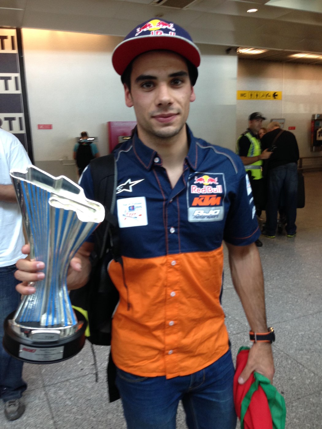 Miguel Oliveira à chegada do aeroporto /©Tozé Canaveira