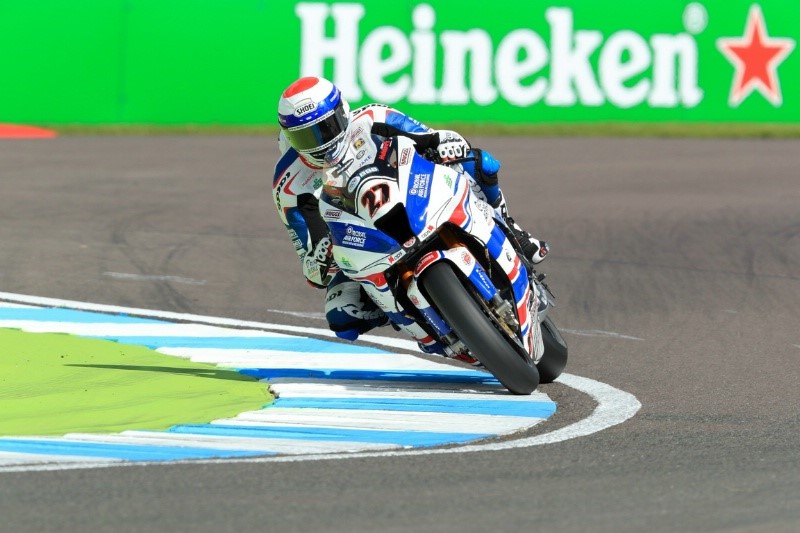 Dixon estreou-se a vencer
