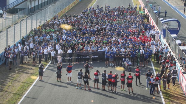 Minuto de silêncio em homenagem de Dean Berta Viñales