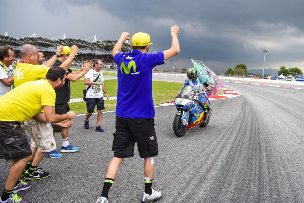 Franco Morbidelli sagrou-se campeão das Moto2... e Rossi estava lá para aplaudir!