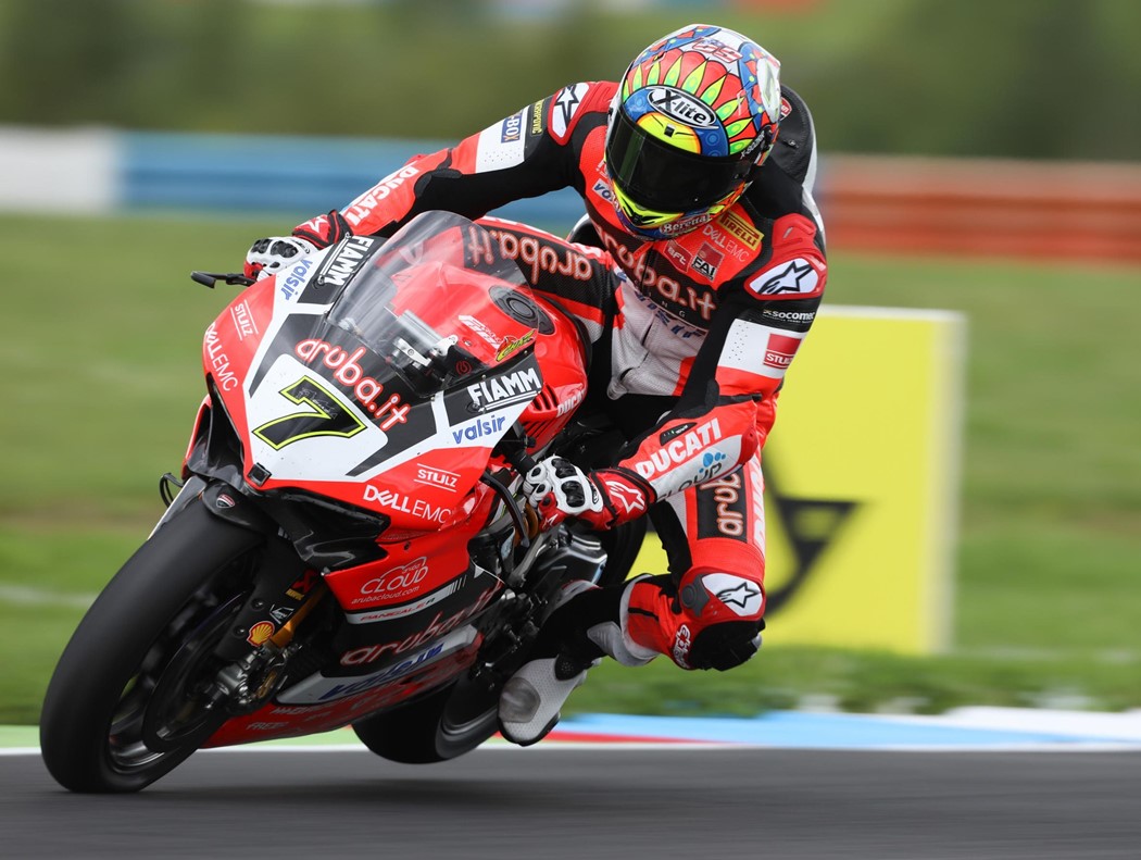 Davies veio detrás para vencer