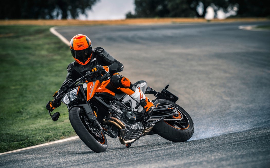 O modo Supermoto é uma das melhores formas de explorar a 790 Duke!