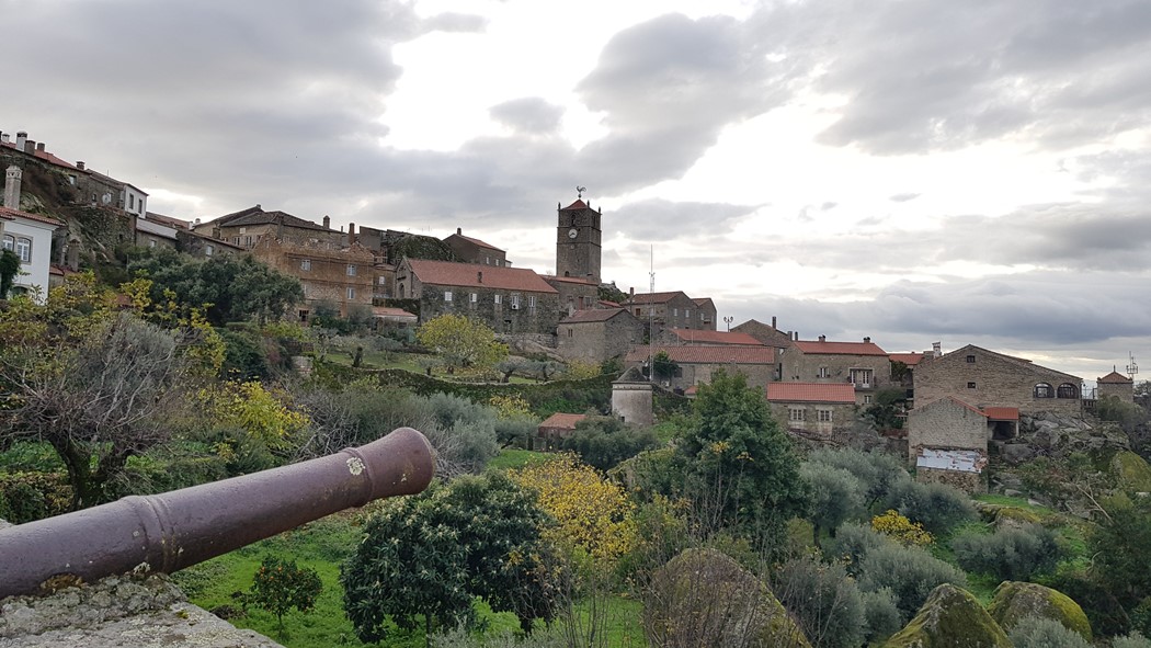 Monsanto - Panorama com a Torre do Lucano ao fundo