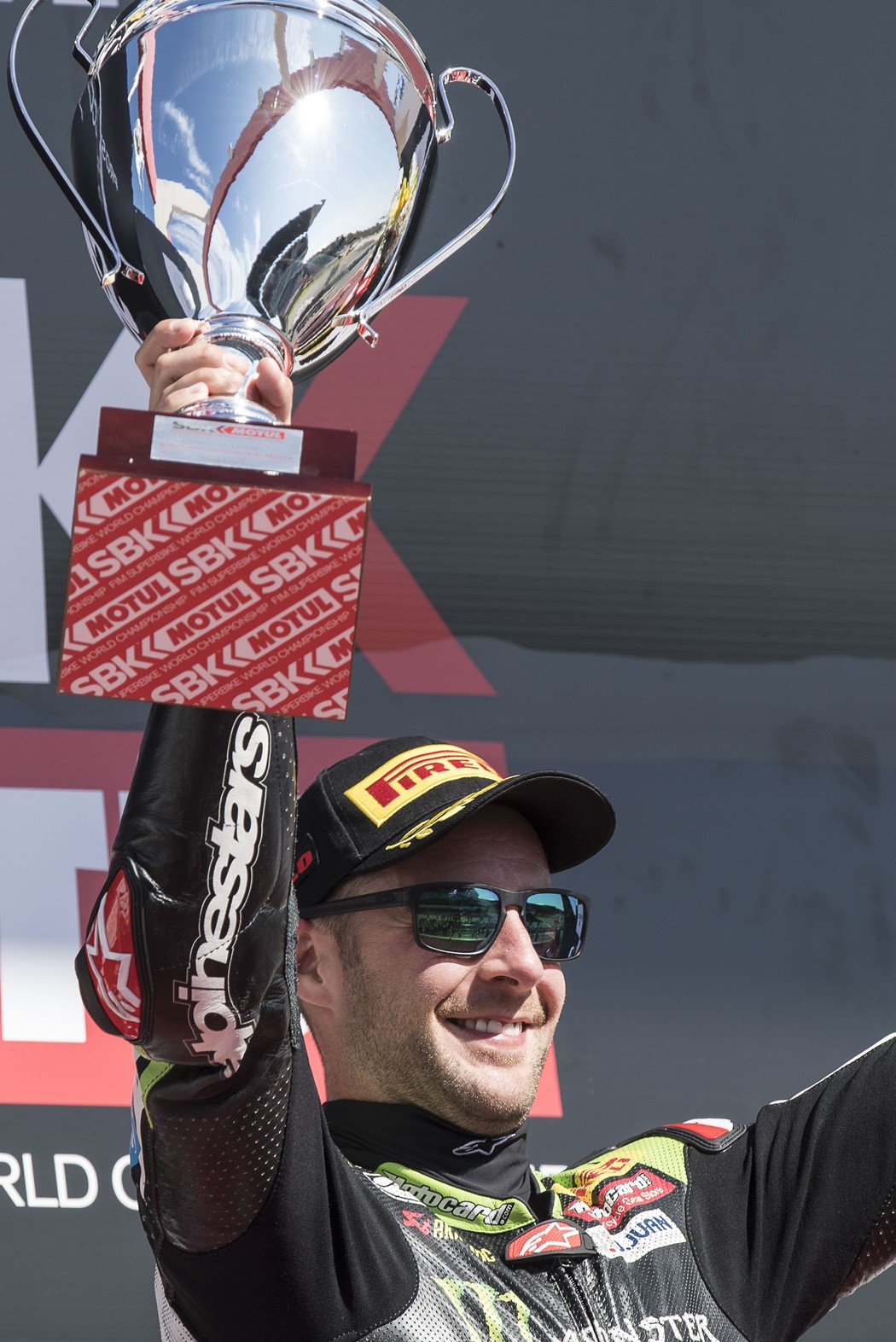 Jonathan Rea no pódio  Kawasaki EUA | Kawasaki BR | VGCOM 