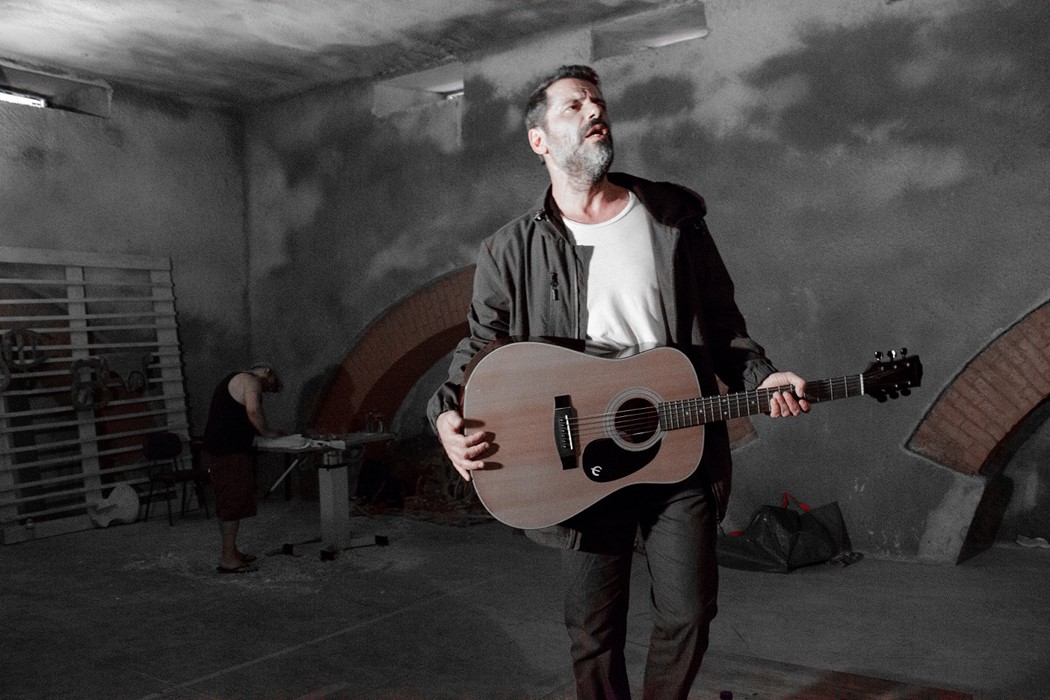 Fotografia de ensaio "O Homem da Guitarra" ©Álvaro Rosendo