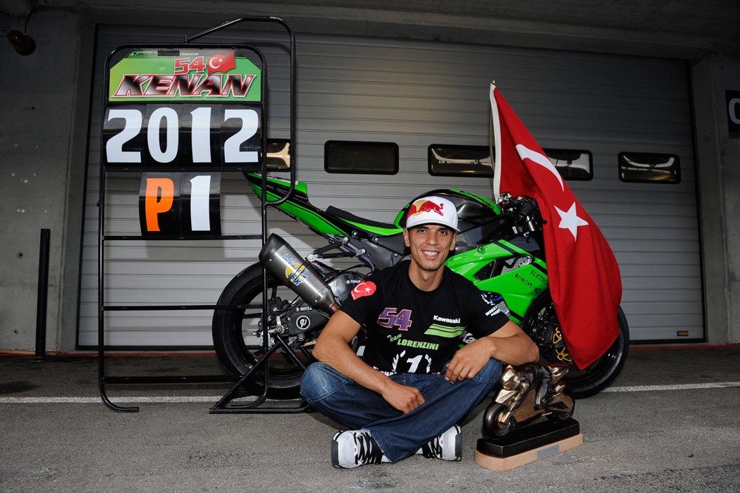 Em 2012, quando se sagrou Campeão do Mundo de Supersport pela 3ª vez