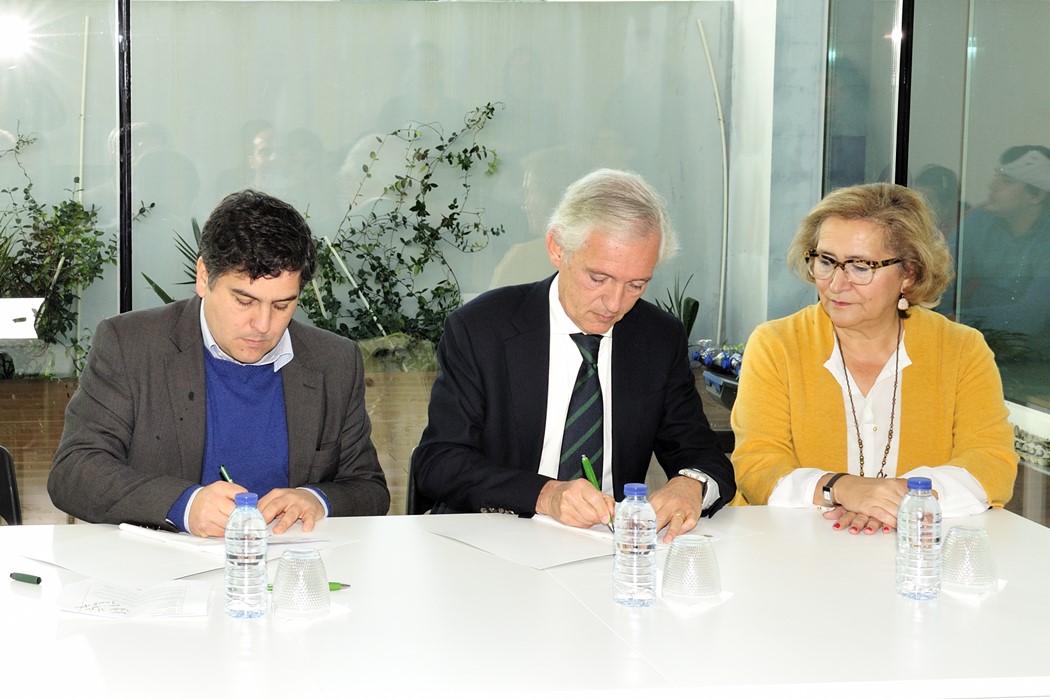 Bernardino Soares (Presidente da Câmara Municipal de Loures), António Corrêa de Sampaio (Presidente da Rodoviária de Lisboa) e Maria Eugénia Coelho (Vereadora do Departamento de Coesão Social e Habitação)