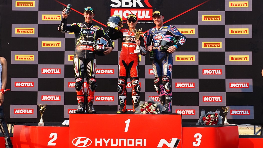 Mundial Superbike pódio Corrida 2: Alvaro Bautista, Jonathan Rea e Alex Lowes