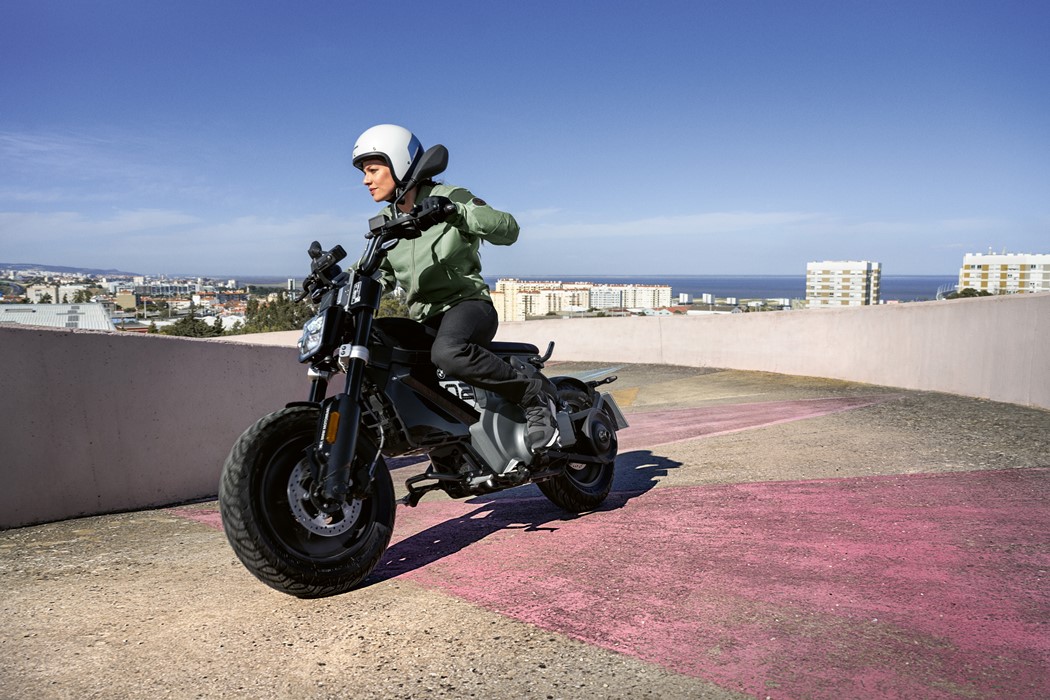 BMW CE 02 - Do conceito à realização - MotoNews - Andar de Moto