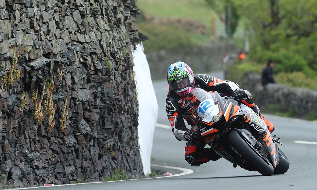 Michael Dunlop venceu hoje a corrida de Superbikes na Ilha de Man